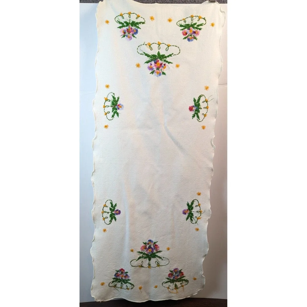 Vintage Embroidered Floral Table Runner 36x14 & Crochet Doilies Lot 3pc Ivory